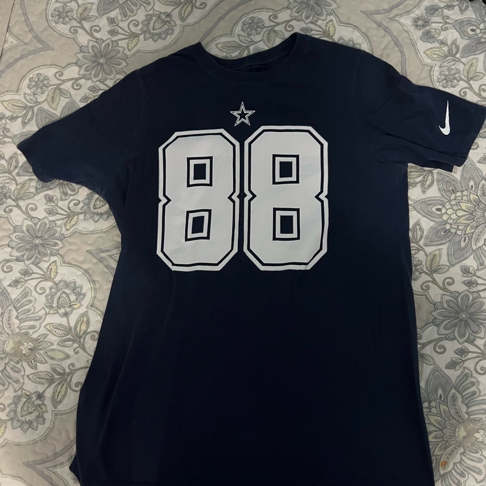 Nike tee Athletic shirt , Color navy blue, In very good condition